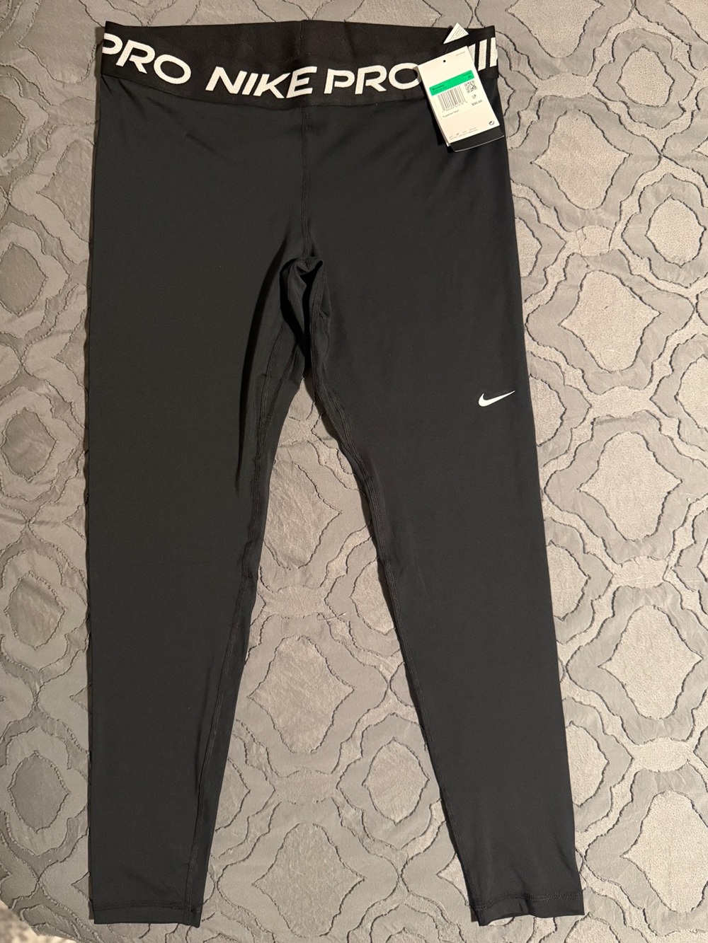 NWT Nike Pro Training Leggings with mesh panel, Women’s XL